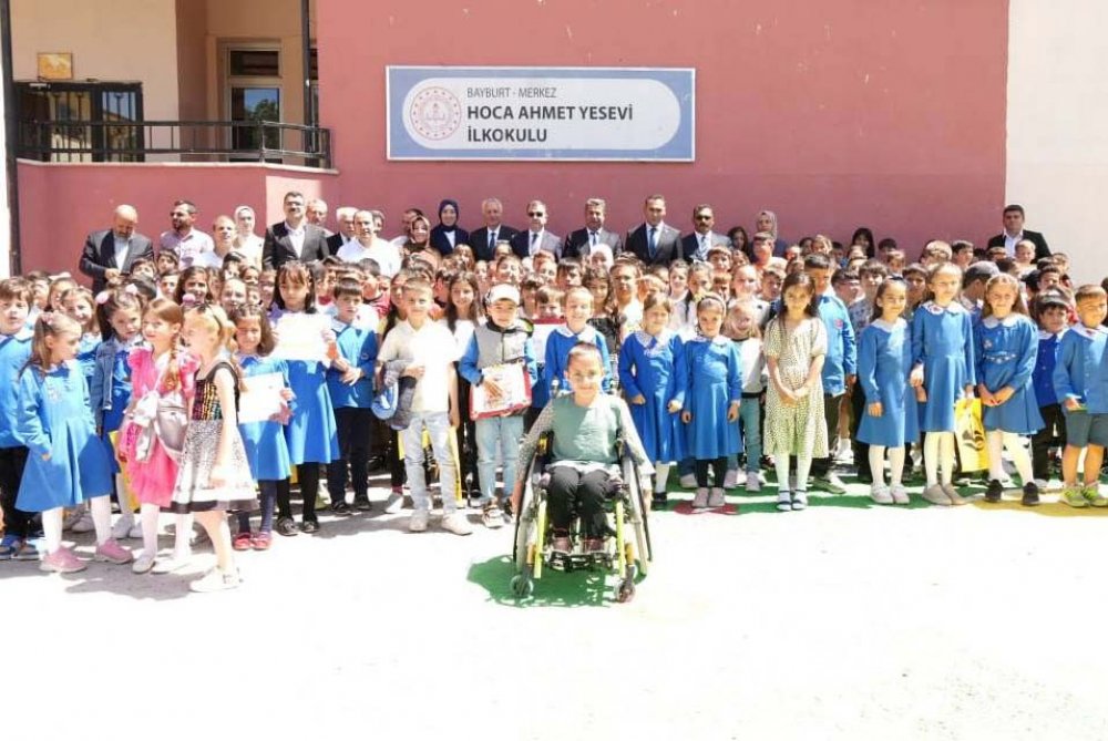 Bayburt'ta 13 Bin 618 Öğrenci Karne Heyecani Yaşadı