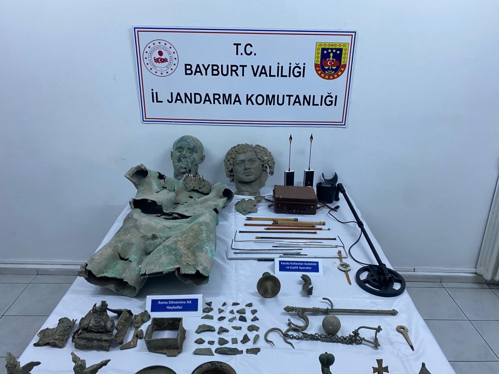 BAYBURT’TA İZİNSİZ KAZI VE TARİHİ ESER TİCARETİ OPERASYONU