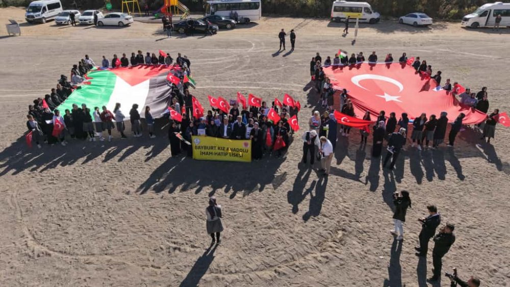 Bayburt’ta “Sumud Gemisi” Etkinliği: Filistin’e Destek Mesajı Çoruh Nehri’ne Bırakıldı