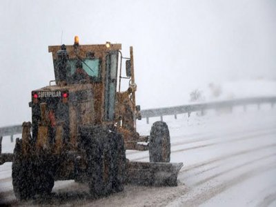 Etkili Olan Kar Ve Tipi 187 Köy Yolunu Kapandı