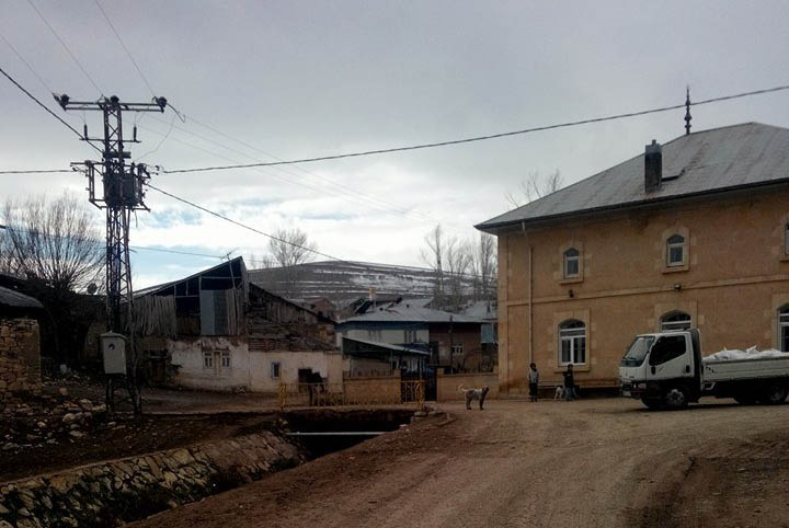 Mutlu Köyü (Varıjna)