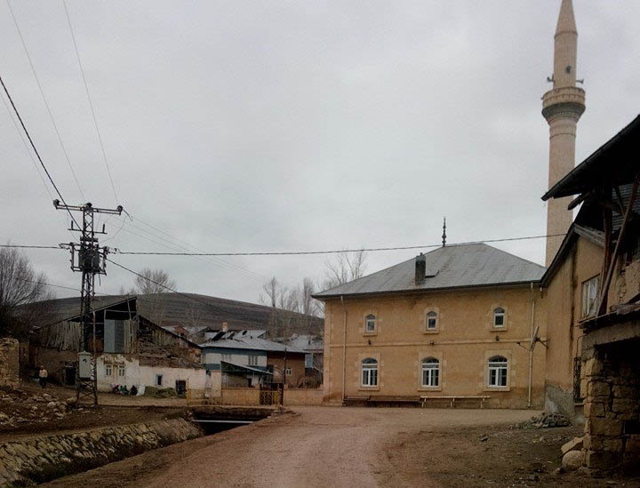 Mutlu Köyü (Varıjna)