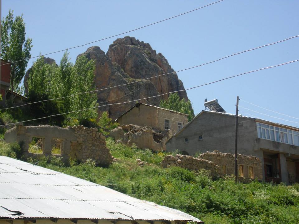 Petekkaya Köyü (Munut)