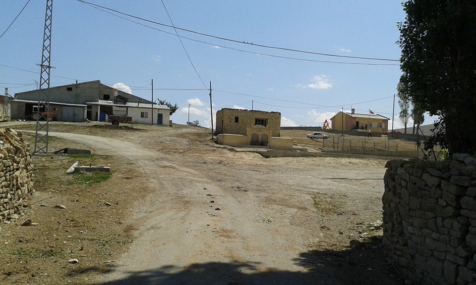 Taşkesen Köyü (Hınzeverek)
