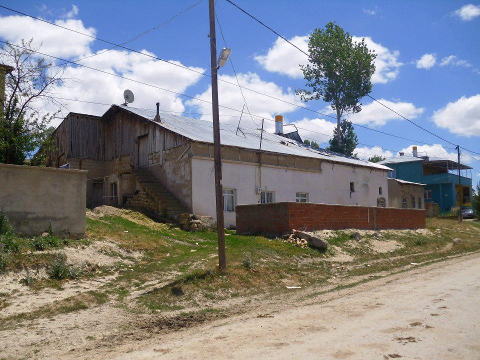 Yolaltı Köyü (Zahzık)