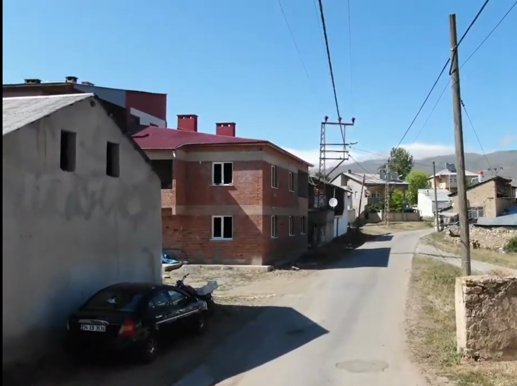 Yukarı Kırzı Köyü (Yukarı Kırzı)